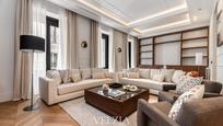 Sala d'estar de Pis en venda en  Madrid Capital amb Aire condicionat, Calefacció i Moblat