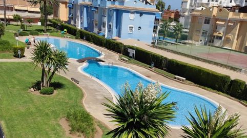 Precioso apartamento con gran terraza y vistas a la piscina a solo 200 metros del mar, imagen 4