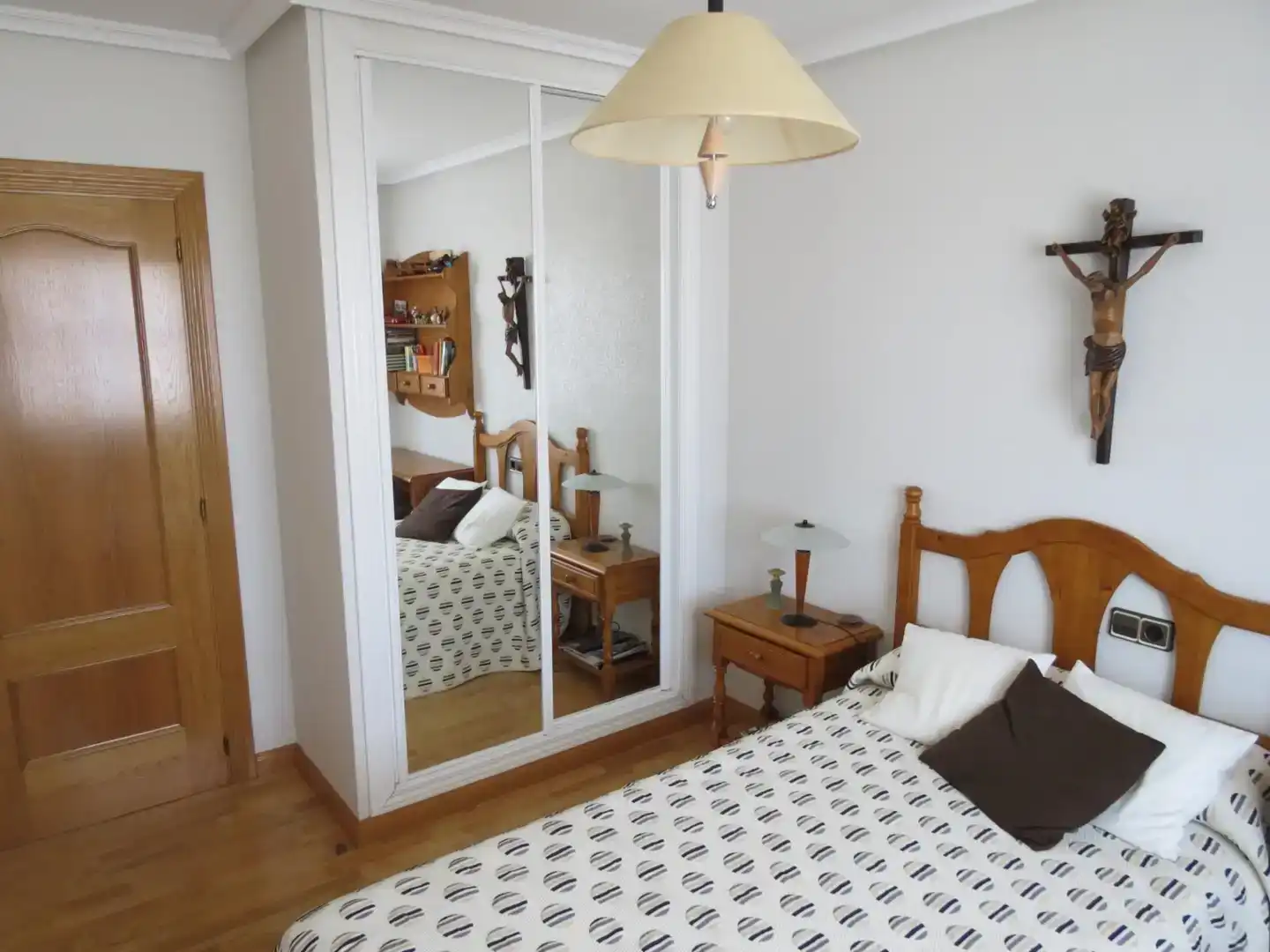 Dormitori de Pis en venda en Villaralbo amb Jardí privat, Parquet i Moblat