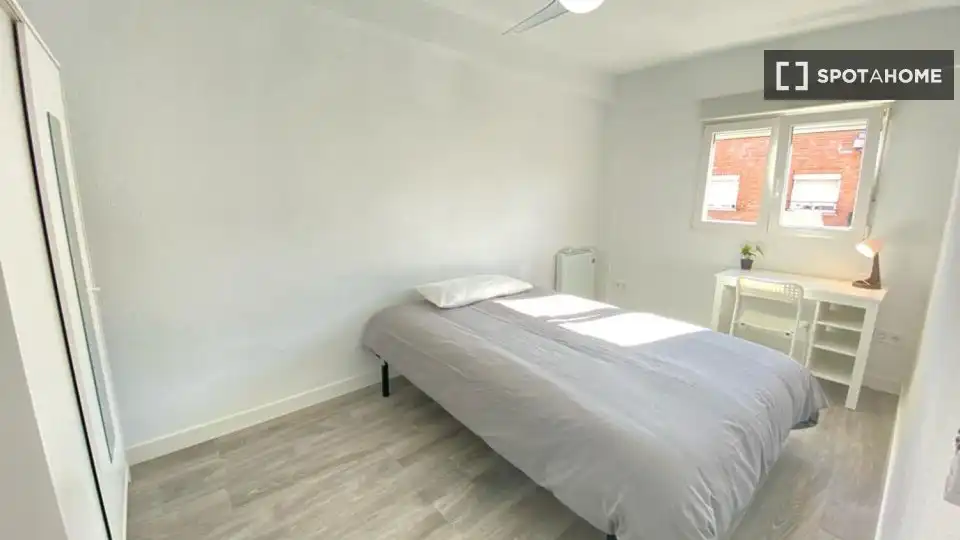 Habitación de Piso de alquiler en Madrid con Aire acondicionado, Calefacción y Amueblado