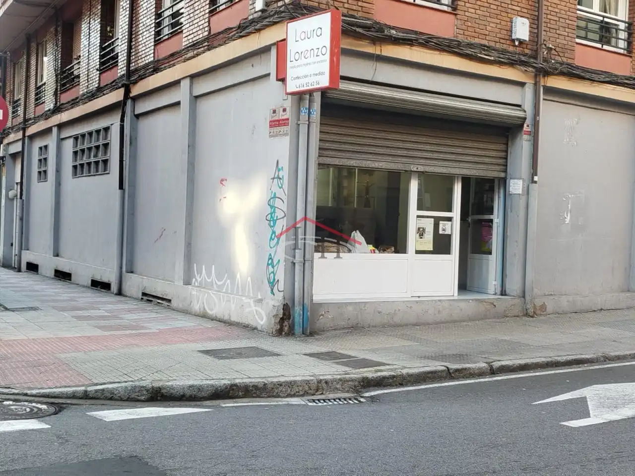 Vista exterior de Local de alquiler en León Capital  con Aire acondicionado