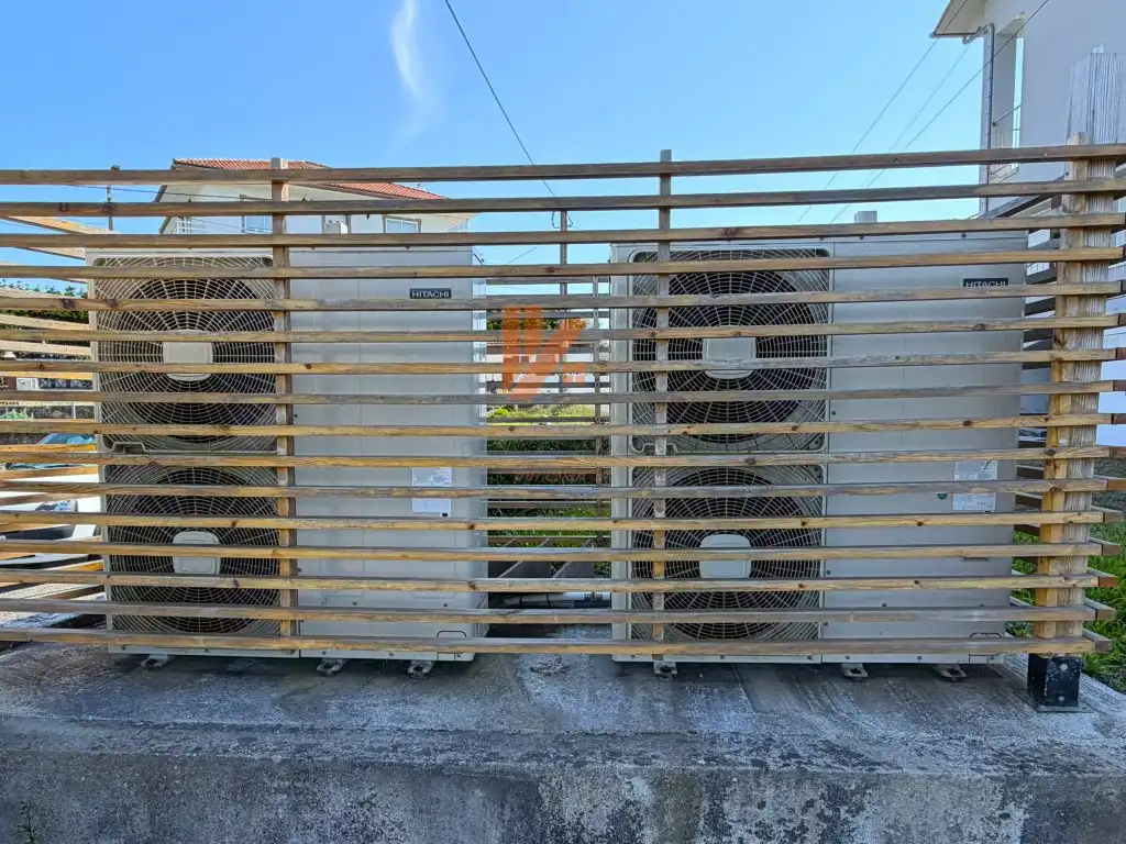 Vista exterior de Casa o xalet en venda en Porto do Son amb Jardí privat, Terrassa i Moblat