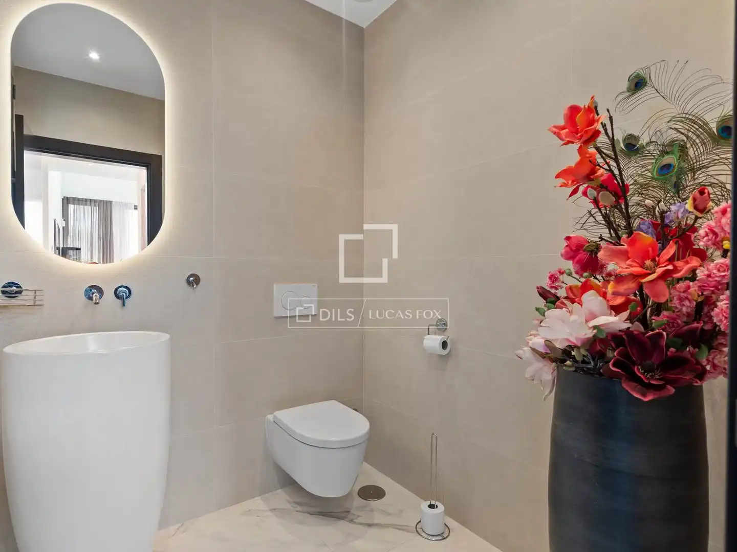 Bathroom of Houses for sale in Benahavís  with Air Conditioner, Heating and Private garden