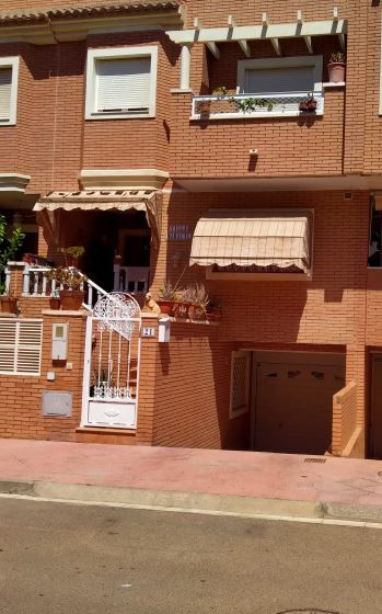 Vista exterior de Casa adosada en venta en  Almería Capital