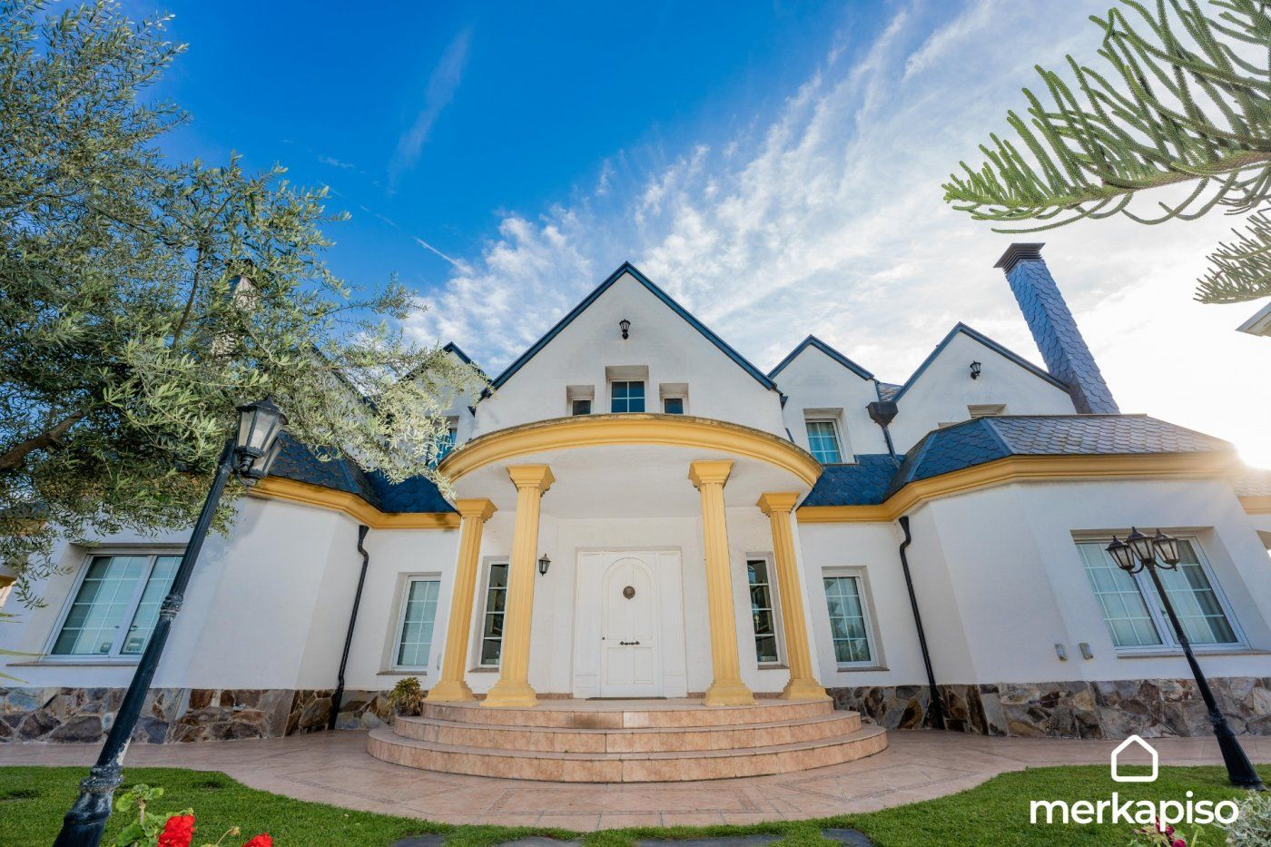 Exterior view of House or chalet for sale in Sant Boi de Llobregat  with Heating, Private garden and Parquet flooring