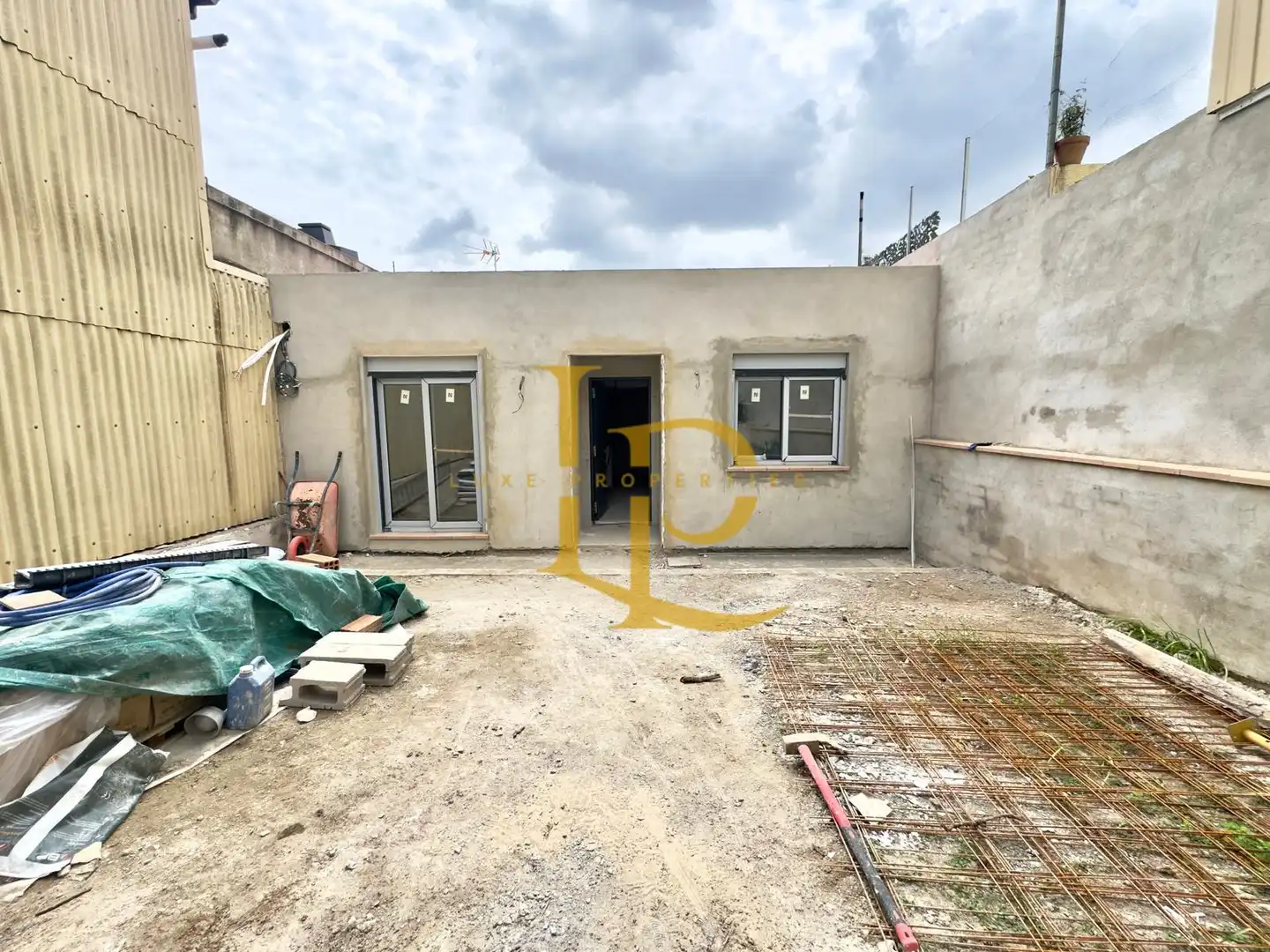Vista exterior de Casa o xalet en venda en Rubí amb Aire condicionat, Calefacció i Jardí privat