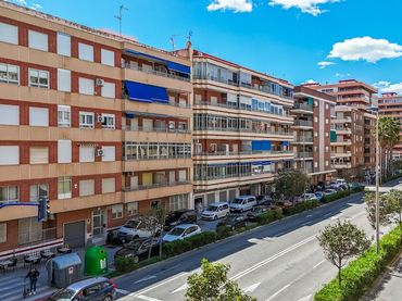 Apartament amb balcó en venda a Calle doña sinforosa
