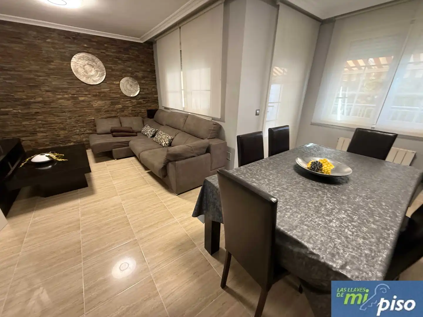 Sala de estar de Casa adosada en venta en Arroyo de la Encomienda con Calefacción, Jardín privado y Parquet