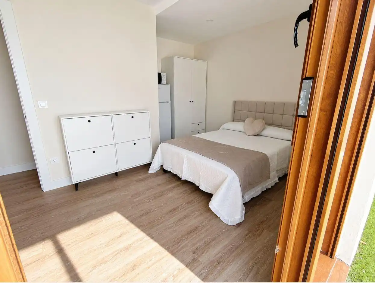 Habitación de Casa o chalet de alquiler en Torrelavega  con Calefacción, Terraza y Amueblado