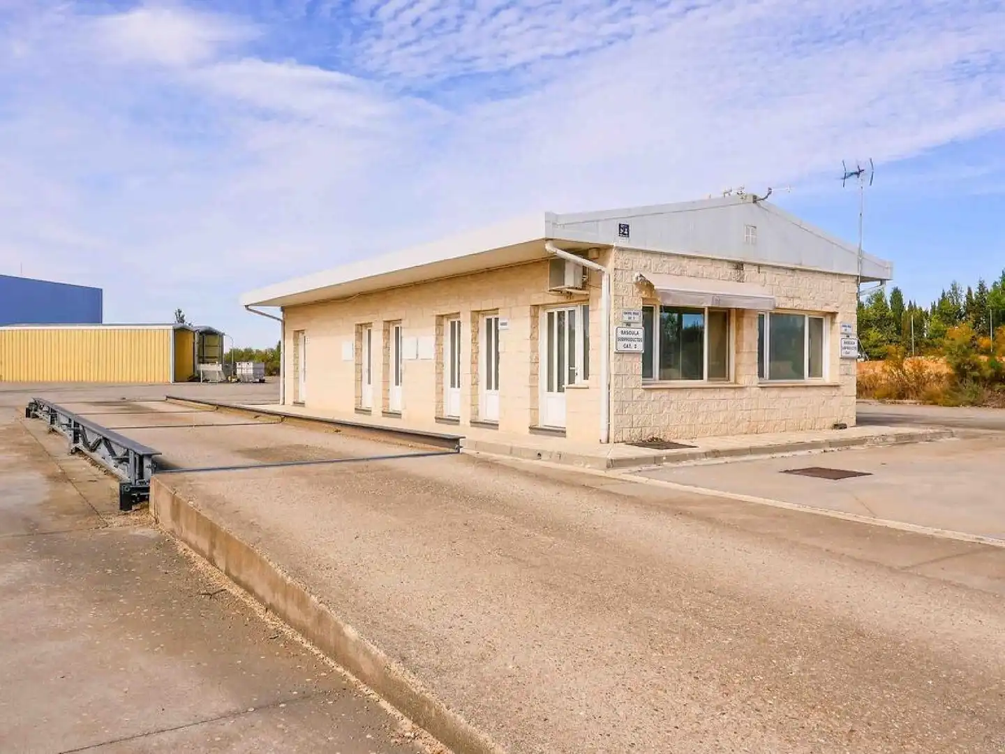Vista exterior de Nave industrial en venta en Tarancón
