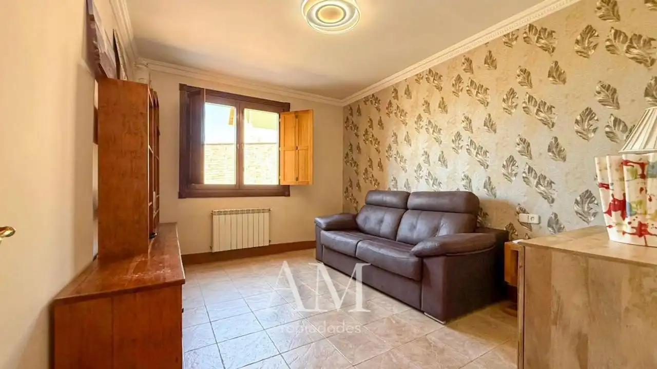 Sala d'estar de Casa o xalet en venda en Vigo  amb Calefacció, Jardí privat i Terrassa
