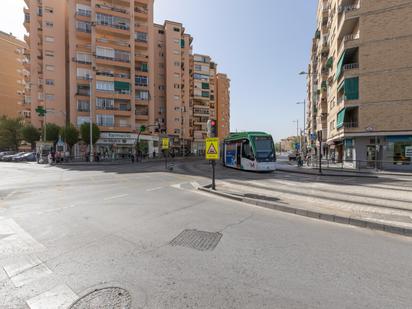 Vista exterior de Pis en venda en  Granada Capital amb Terrassa i Balcó