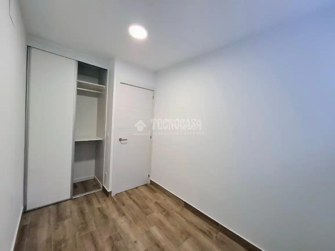 Habitación de Piso en venta en Madrid con Calefacción