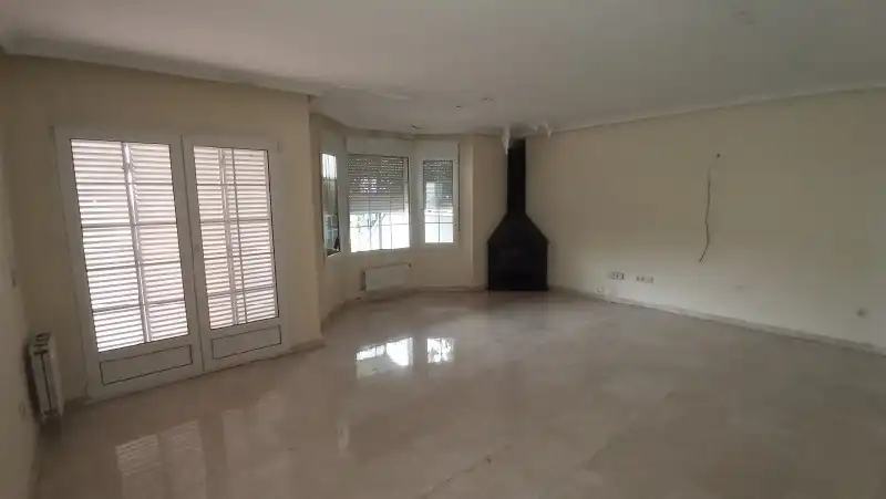 Sala de estar de Casa adosada en venta en Moralzarzal con Calefacción