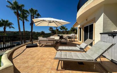 Terrasse von Wohnung zum verkauf in Sotogrande mit Klimaanlage, Privatgarten und Terrasse