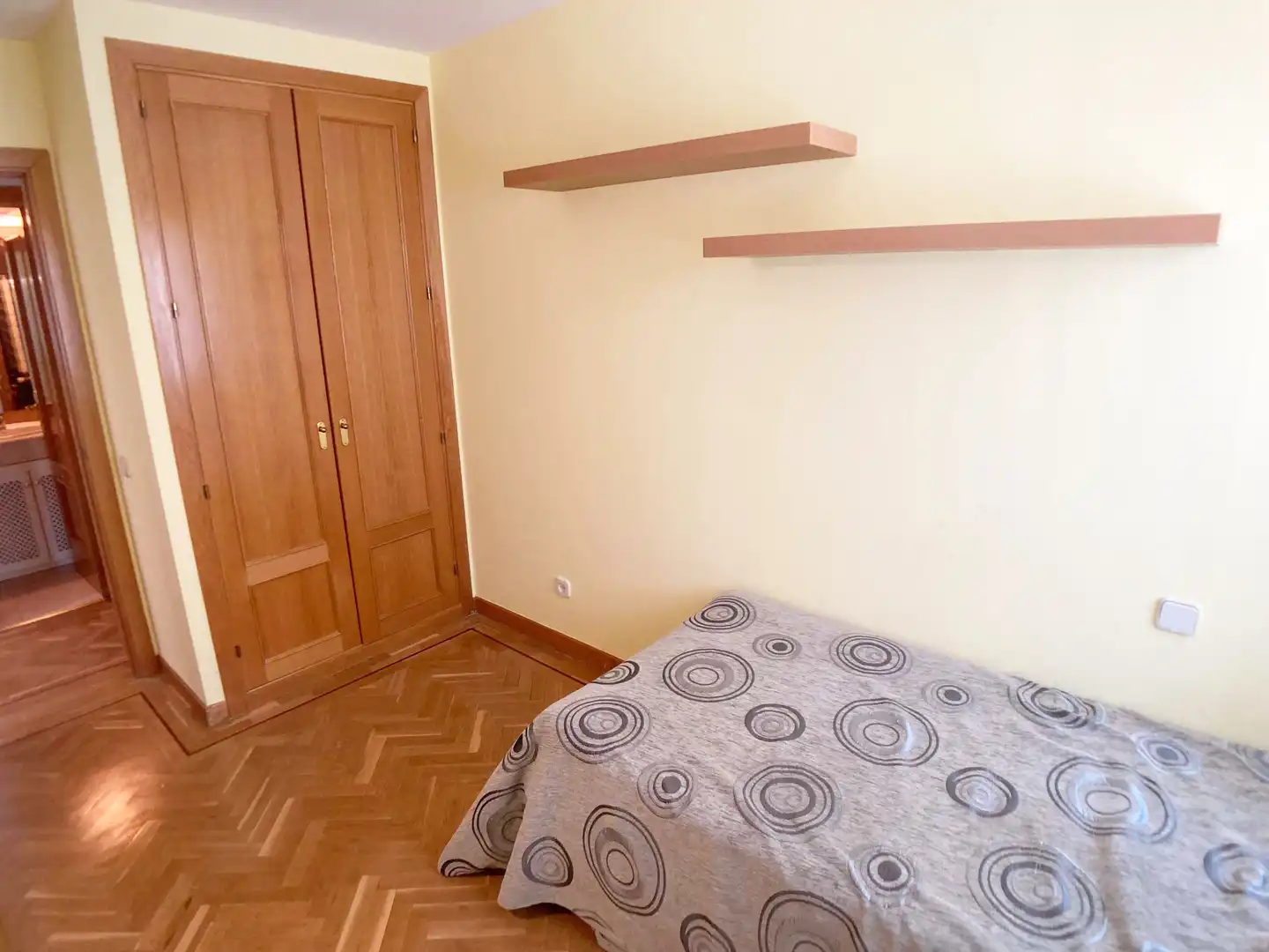 Dormitori de Pis de lloguer en Madrid amb Aire condicionat, Calefacció i Parquet