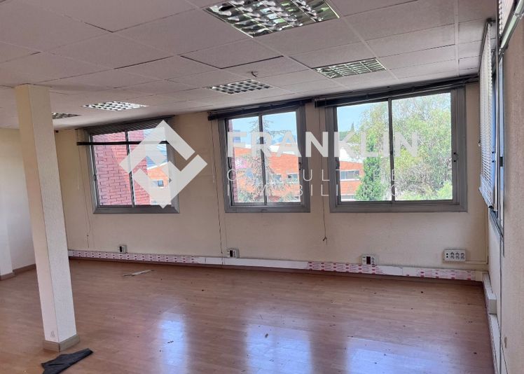 Nau industrial de lloguer a Carrer del Pintor Velázquez