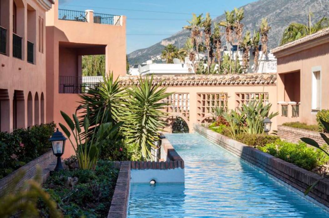 Exterior view of Planta baja to rent in Marbella  with Air Conditioner, Terrace and Swimming Pool