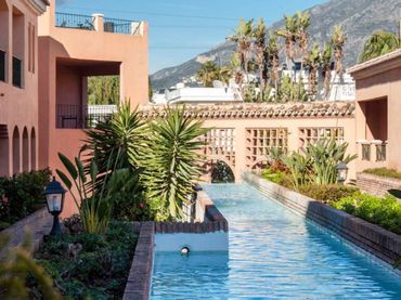 Baixos amb piscina de lloguer a Nueva Andalucía