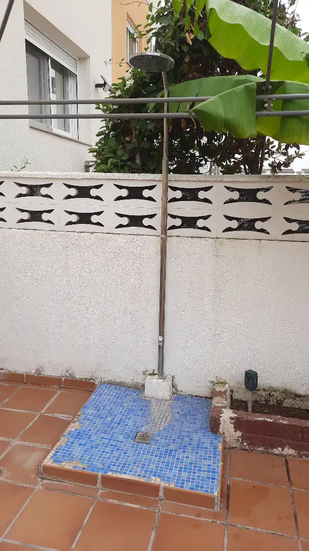 Außenansicht von Einfamilien-Reihenhaus zum Verkauf in Vinaròs mit Klimaanlage, Heizung und Privatgarten