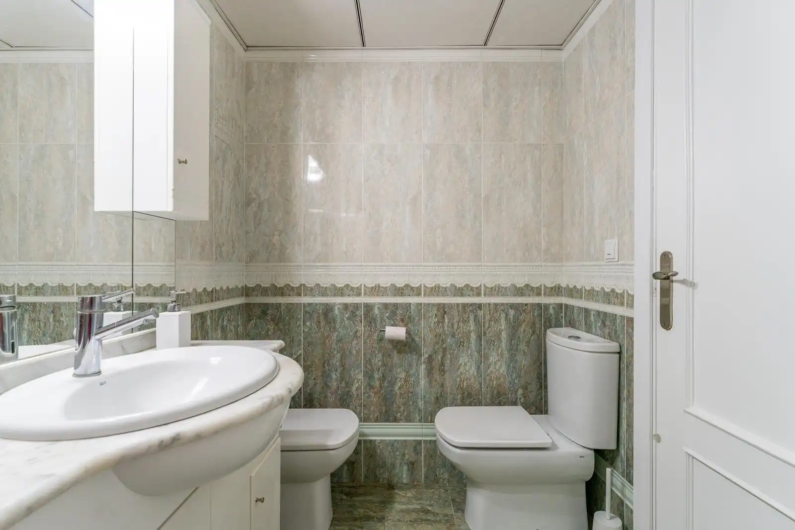Badezimmer von Wohnung zum Verkauf in Reus mit Klimaanlage, Heizung und Parkett