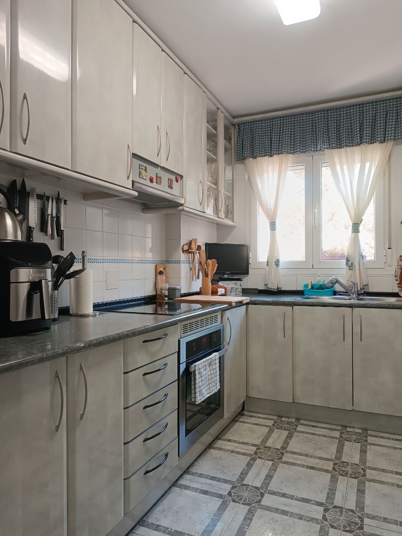 Kitchen of Flat for sale in  Madrid Capital  with Air Conditioner, Heating and Parquet flooring