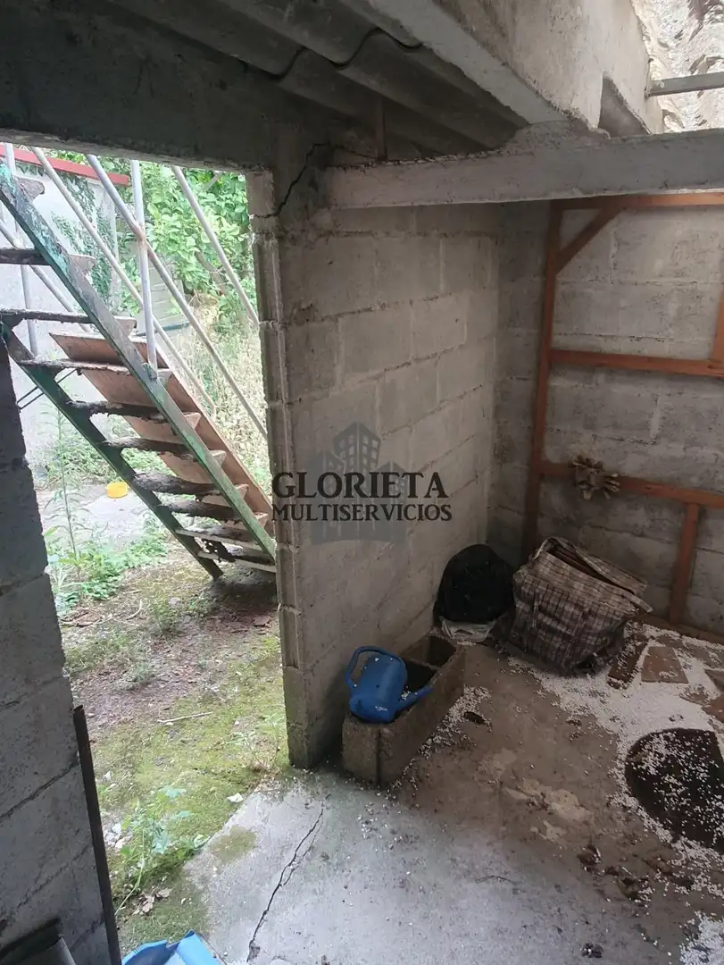 Piso en venta en Vigo  con Calefacción, Jardín privado y Amueblado