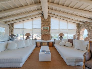 Casa rustica con balcone in vendita a Madremanya