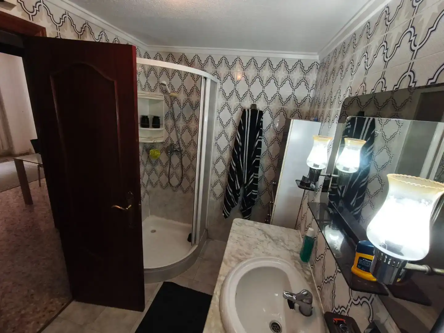 Baño de Piso para compartir en Las Trescientas - San Francisco - Ciudad Vergel  