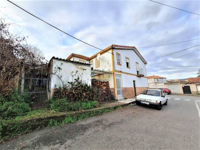 Casa-chalet en Venta en Vistahermosa