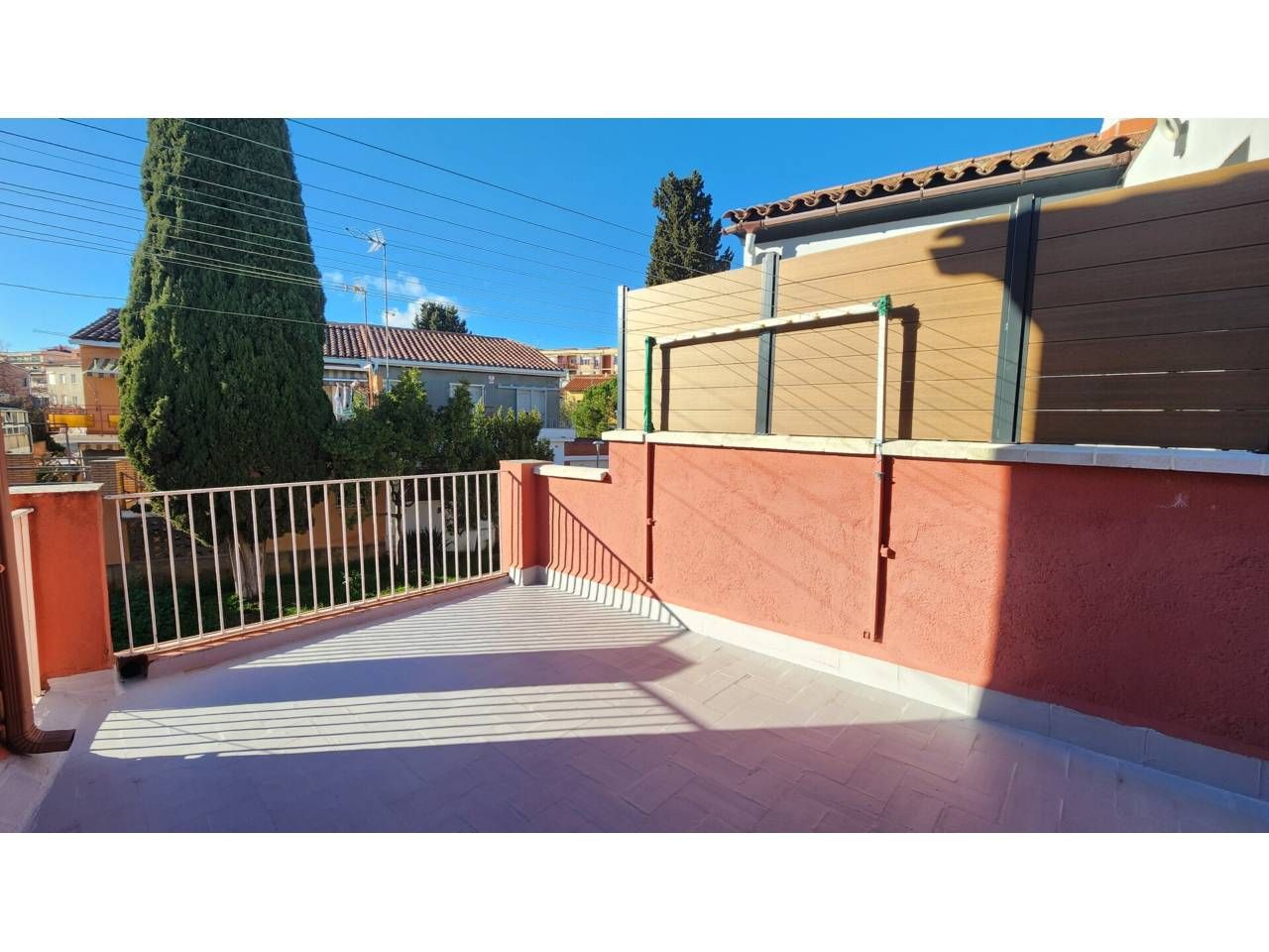 Vista exterior de Casa adosada en venta en Sabadell con Calefacción, Parquet y Terraza