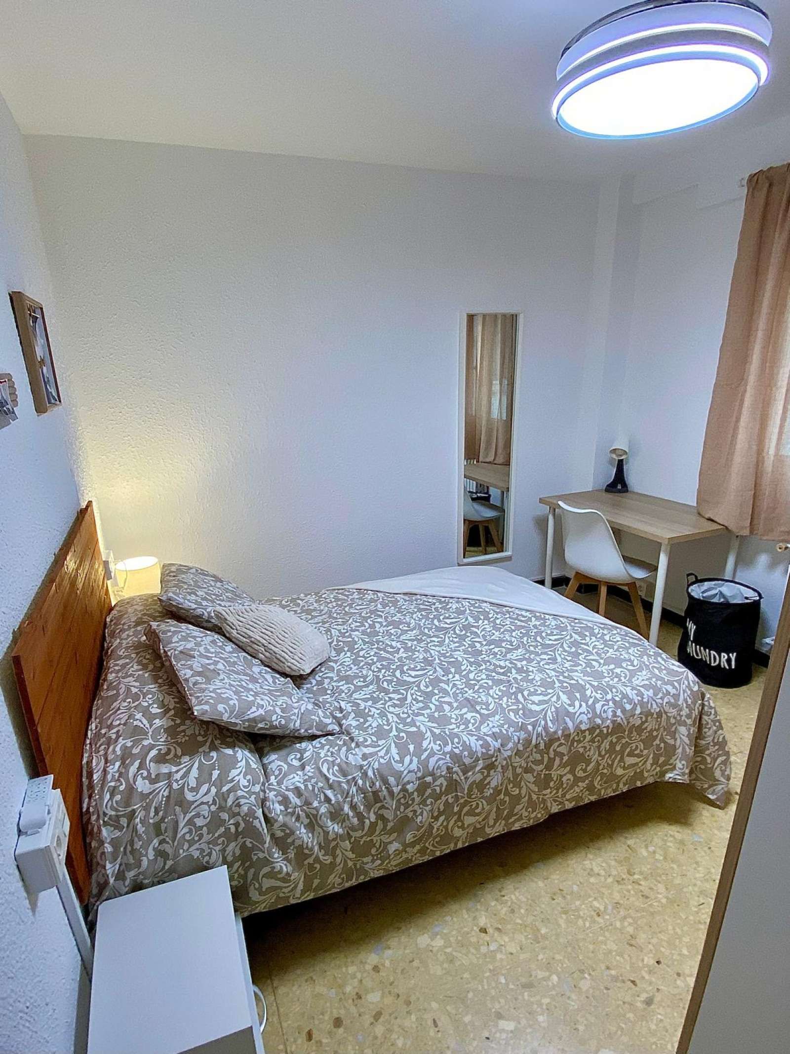 Habitación de Piso para compartir en  Zaragoza Capital con Aire acondicionado, Terraza y Amueblado