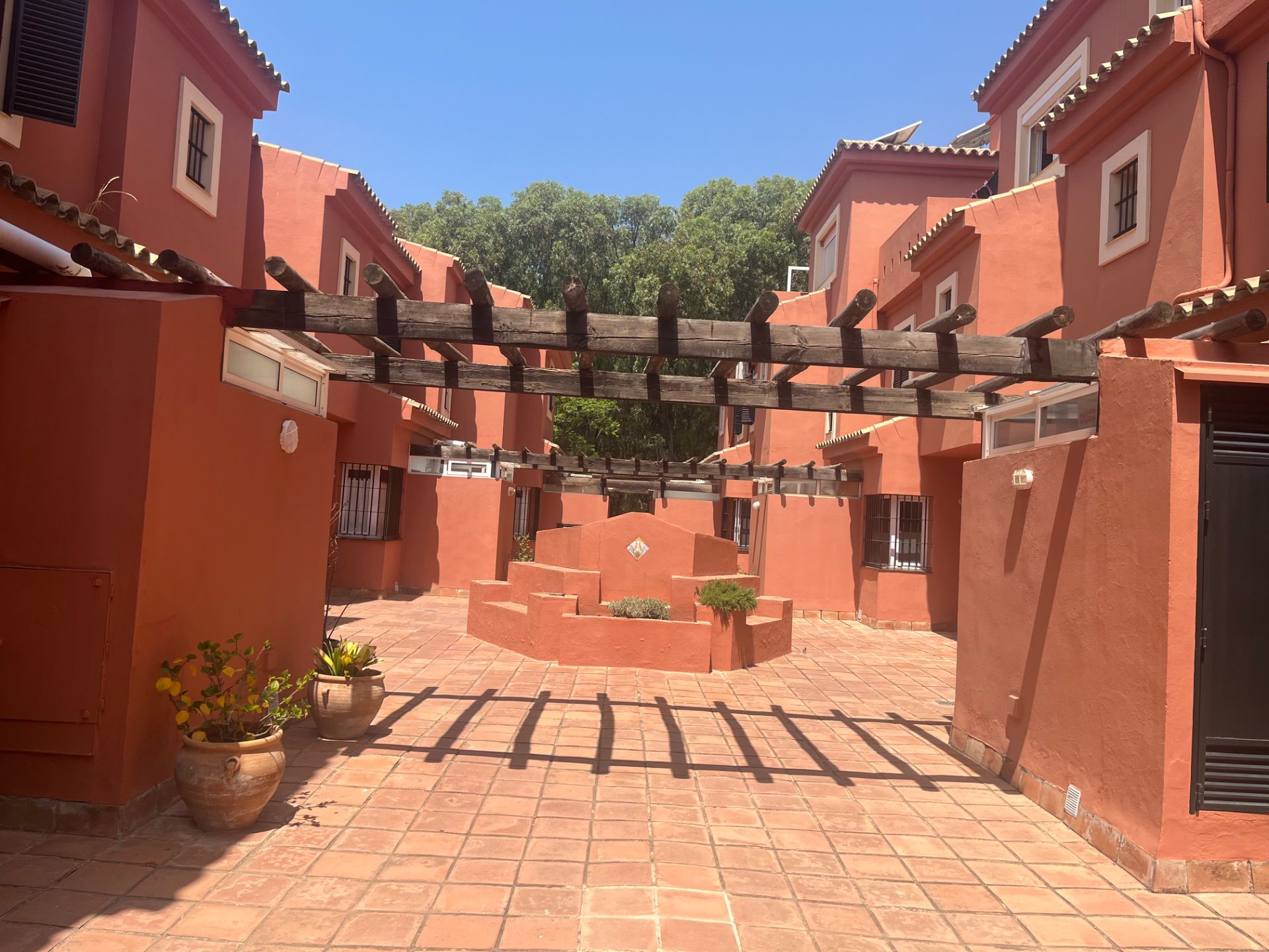 Exterior view of Single-family semi-detached for sale in El Puerto de Santa María  with Private garden, Storage room and Oven