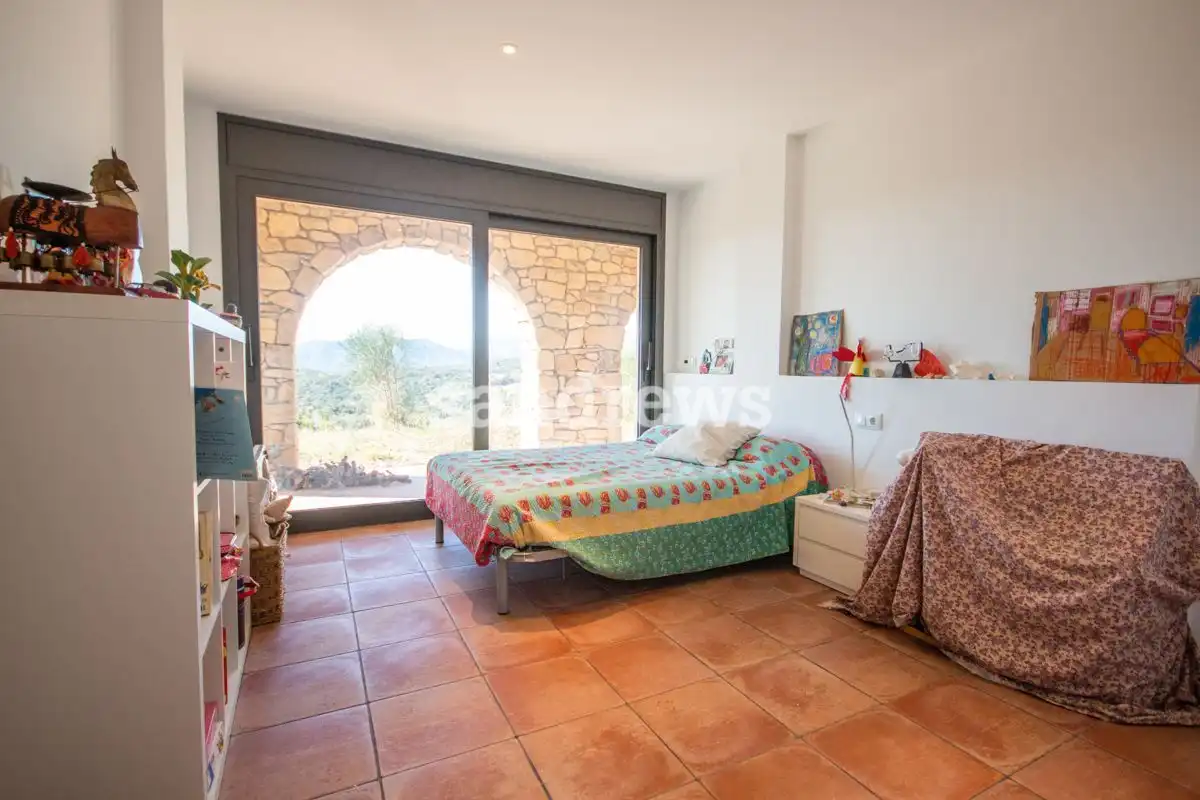Schlafzimmer von Country house zum Verkauf in Darnius mit Klimaanlage, Heizung und Privatgarten