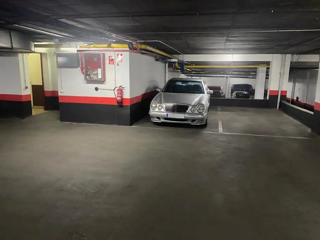Parking of Flat for rent in Madrid  with Air Conditioner, Heating and Storage room