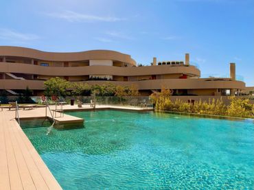 Apartamento con piscina en venta en Avenida Avenida 8 de Marzo 35