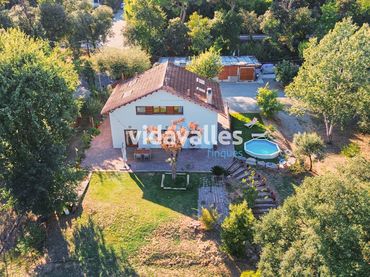 Casa amb balcó en venda a Llinars del Vallès