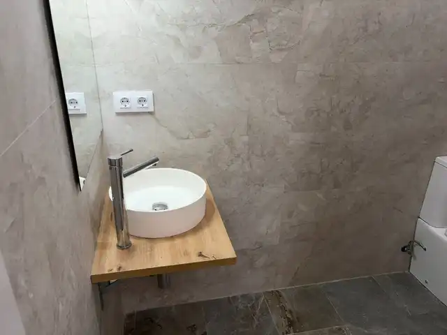 Baño de Local en venta en Barcelona con Aire acondicionado, Calefacción y Parquet