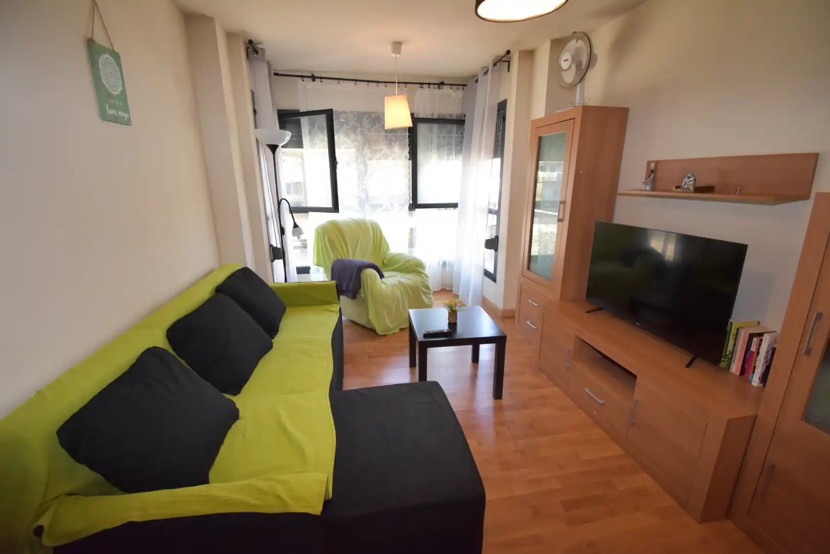 Sala de estar de Apartamento en venta en Val de San Vicente  con Calefacción, Parquet y Amueblado
