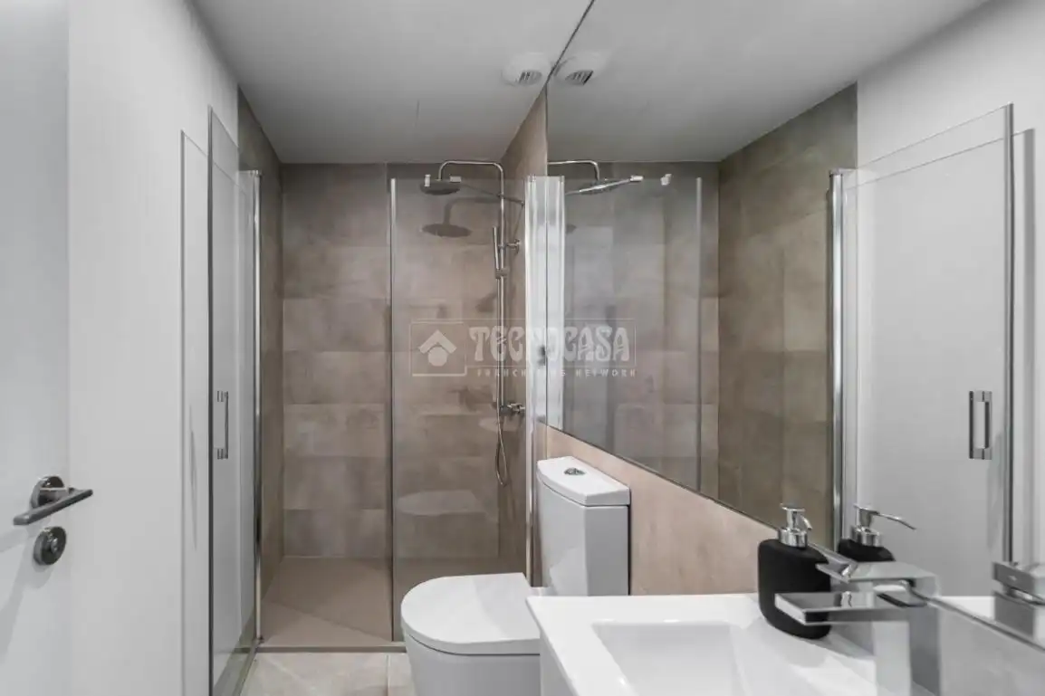 Bathroom of Study for rent in Madrid  with Air Conditioner, Heating and Terrace