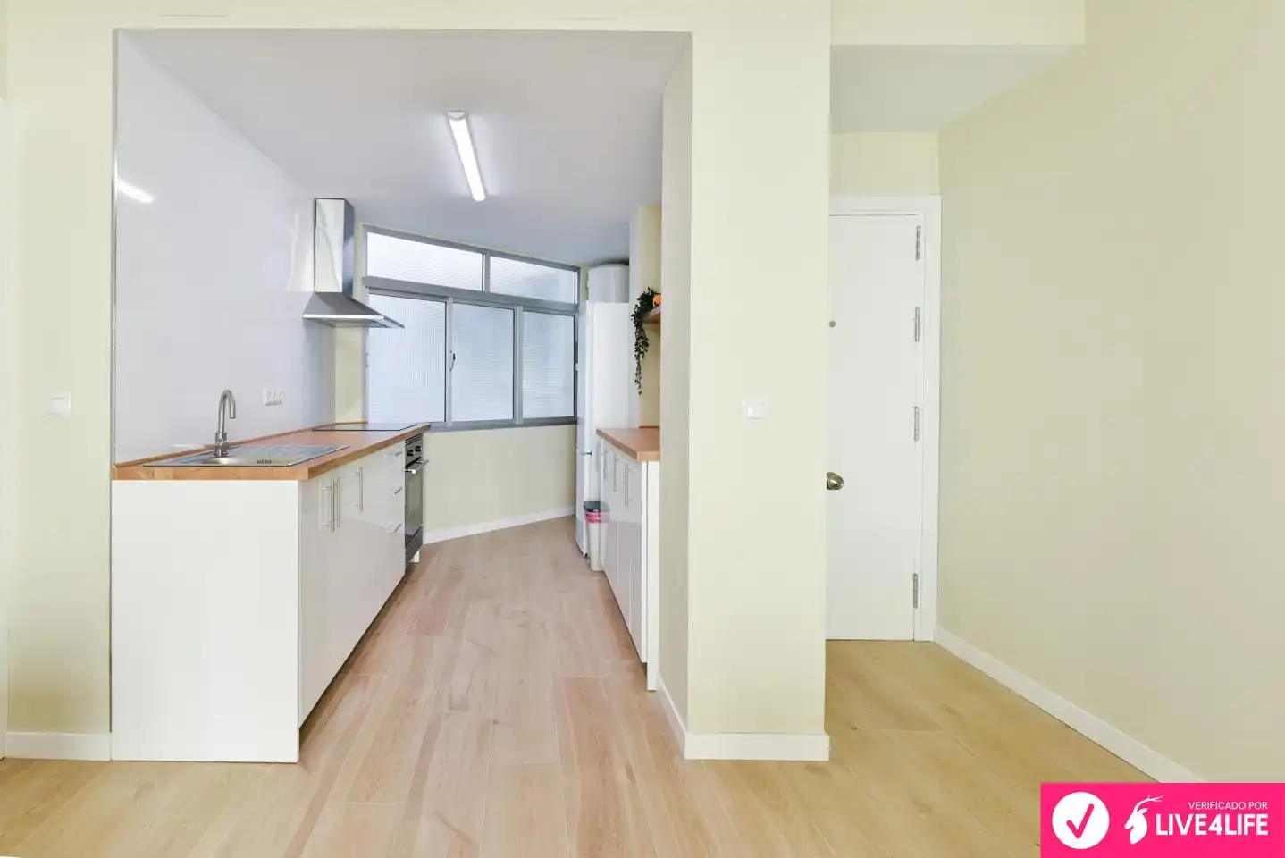 Kitchen of Flat for rent in Sevilla  with Air Conditioner, Furnished and Balcony