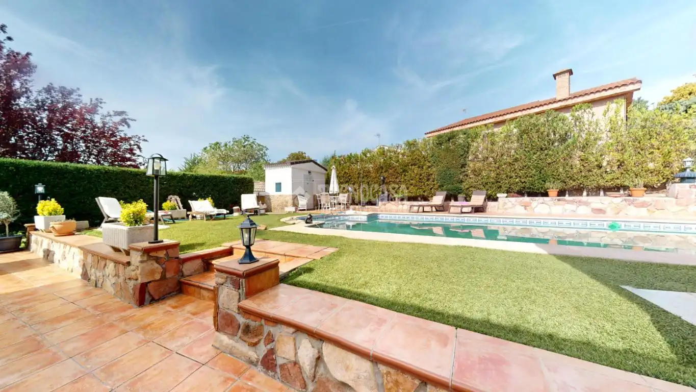 Jardí de Casa o xalet en venda en El Casar amb Piscina