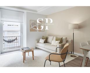 Living room of Flat to rent in  Madrid Capital  with Air Conditioner, Heating and Parquet flooring