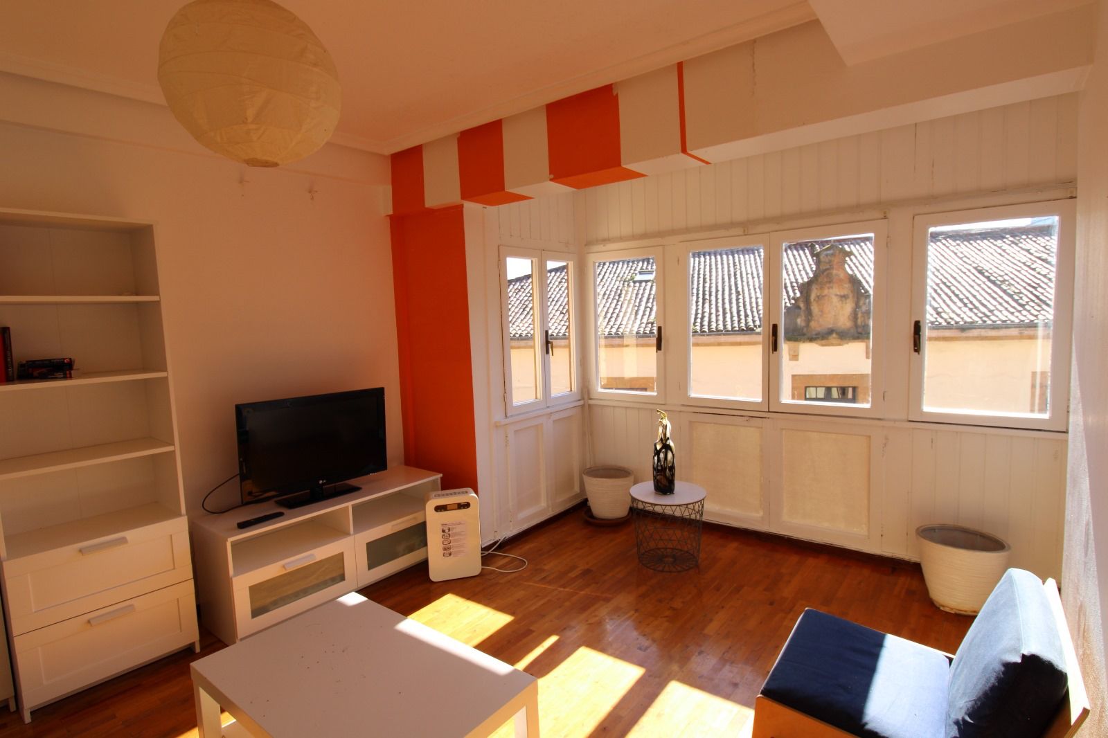 Living room of Apartment for sale in Oviedo   with Heating, Parquet flooring and Storage room