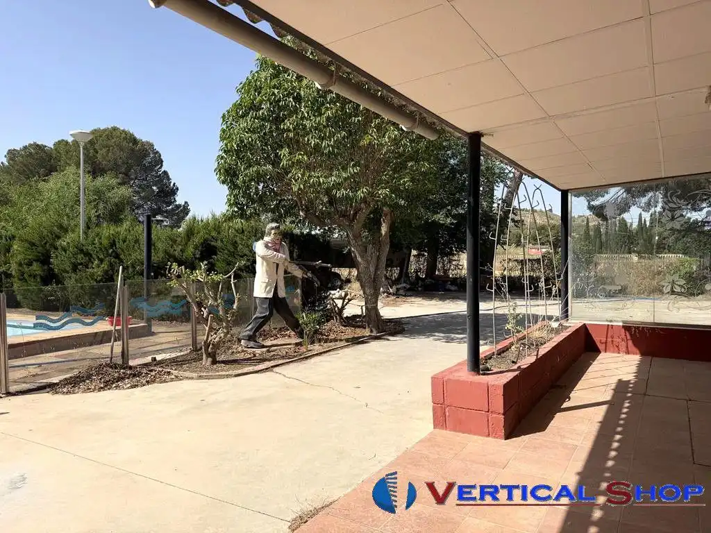Vista exterior de Casa o xalet en venda en Villena amb Aire condicionat