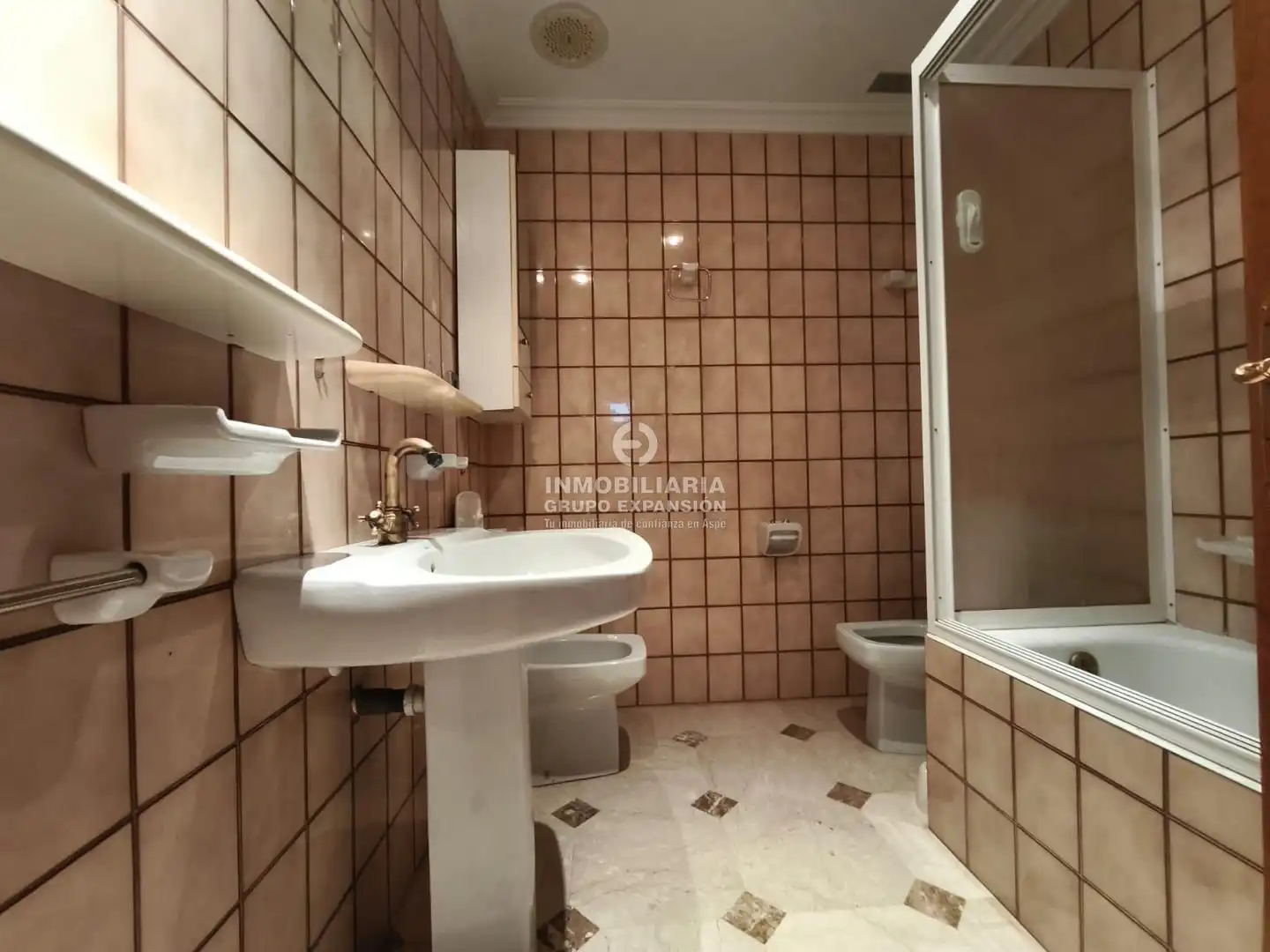Baño de Piso en venta en Novelda
