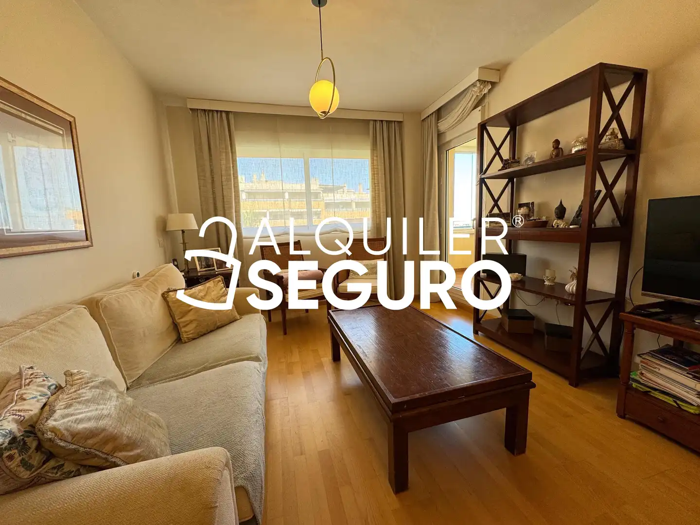 Sala d'estar de Pis de lloguer en Torremolinos amb Aire condicionat, Terrassa i Piscina