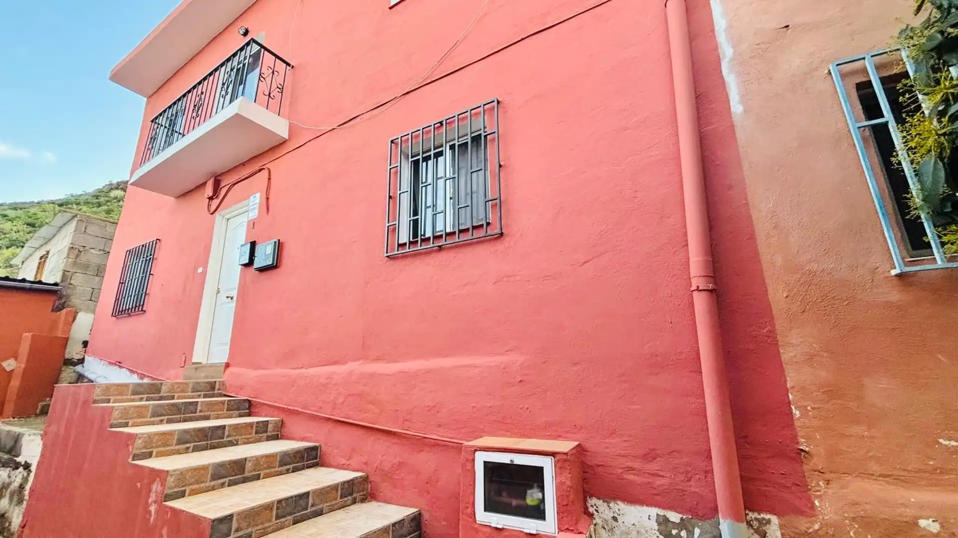 Exterior view of Houses for sale in  Santa Cruz de Tenerife Capital  with Terrace, Storage room and Furnished