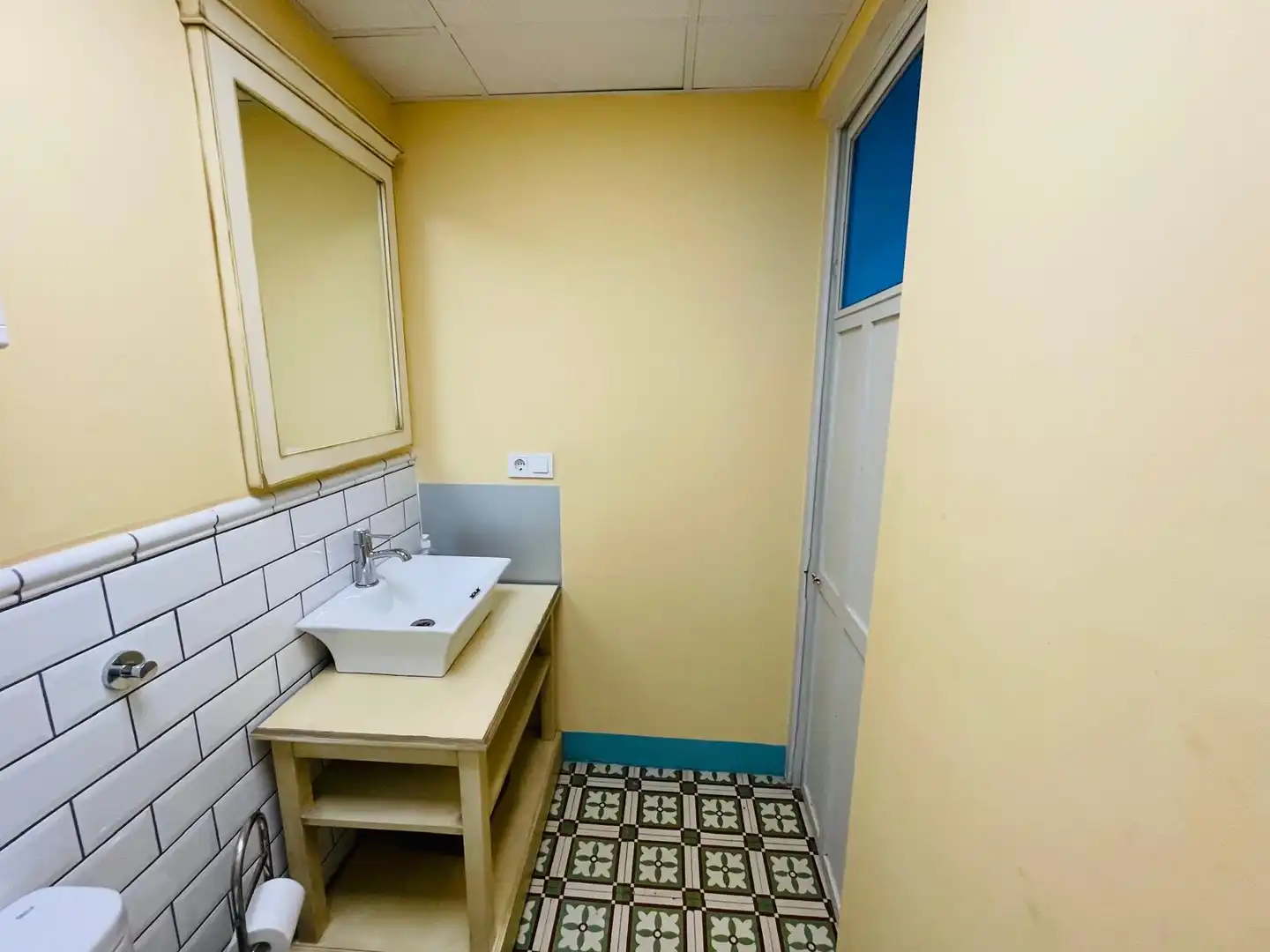 Baño de Apartamento de alquiler en Alicante / Alacant con Aire acondicionado, Calefacción y Amueblado