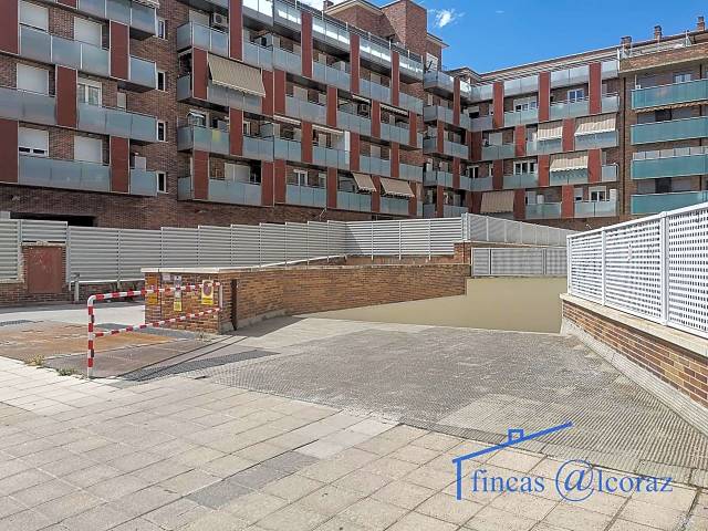 Garaje en Alquiler en De Pedro Alfonso en Los Olivos